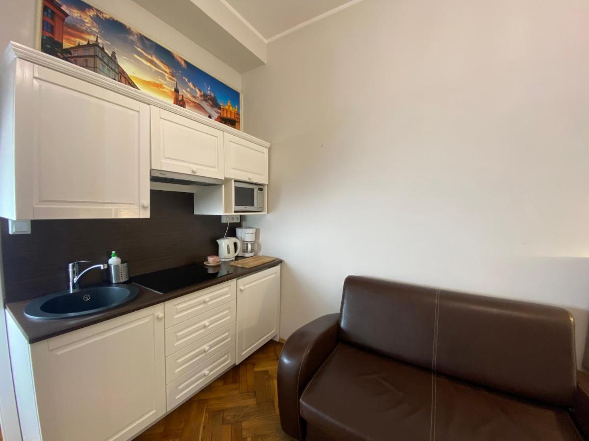 P&J Apartamenty Sw. Krzyza Krasków Εξωτερικό φωτογραφία